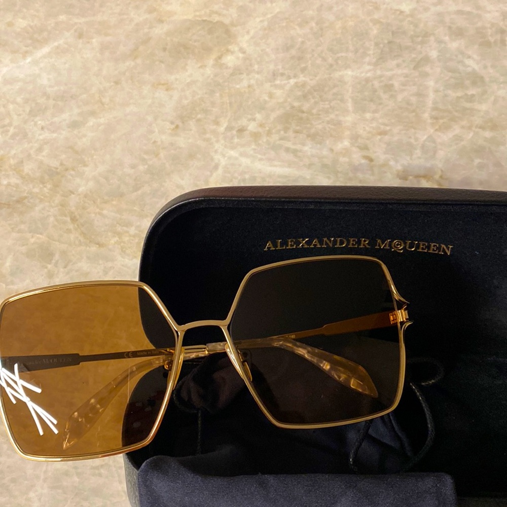 ALEXANDER MCQUEEN WOMENS SUNGLASSES GOLD AND BROWN! Worn once, made in Italy!